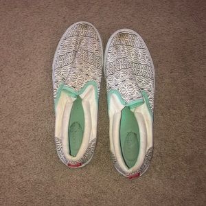 Bucket feet sneakers